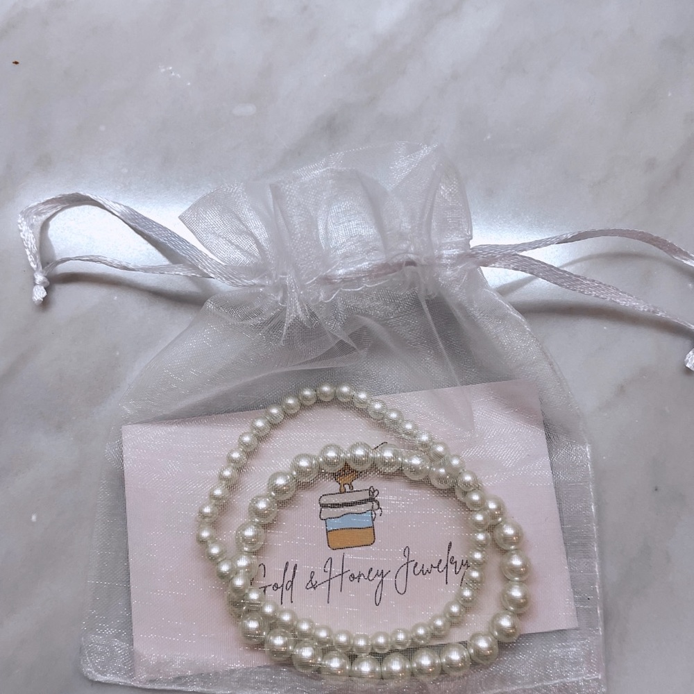 Pearl stackable bracelet from Gold and Honey jewelry - Picture 9 of 9